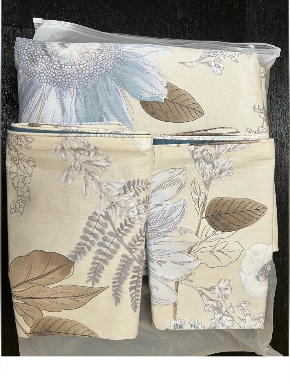 FADFAY 3 PCS Duvet Cover Set Reversible. Cream Floral Bedding. King Size. NEW